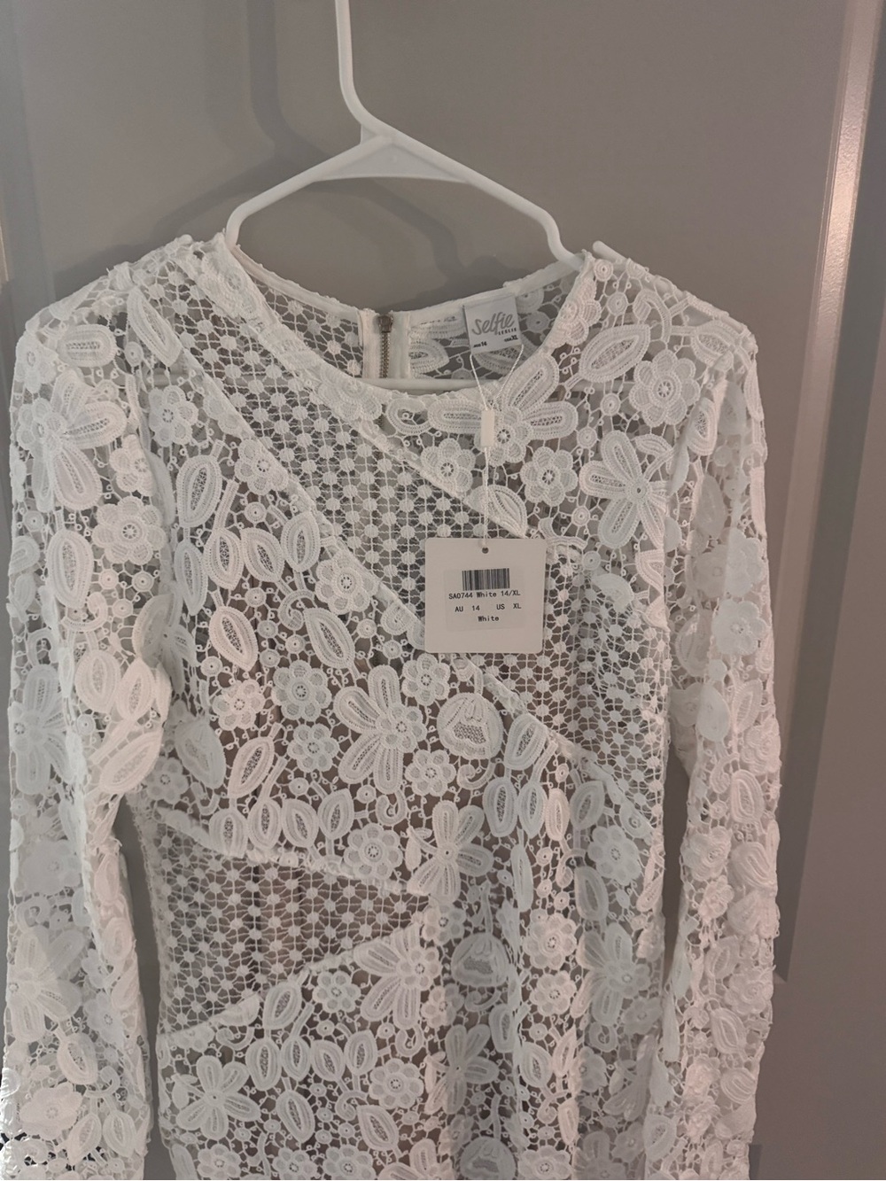 NWT White Floral Lace Long Sleeve Shift Dress - Picture 4 of 4